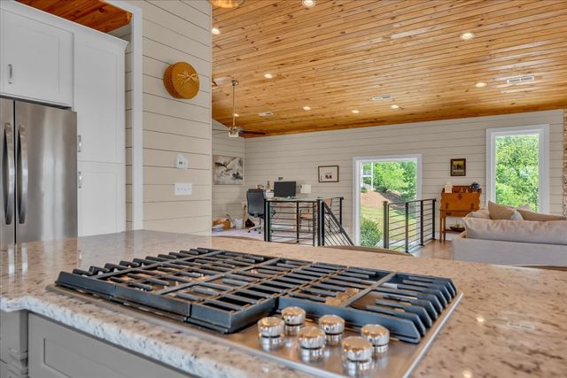132 Highbridge Dr, Smithville, TN 37166