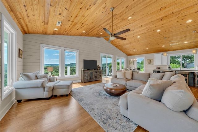 132 Highbridge Dr, Smithville, TN 37166
