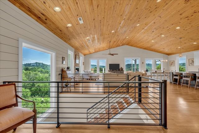 132 Highbridge Dr, Smithville, TN 37166