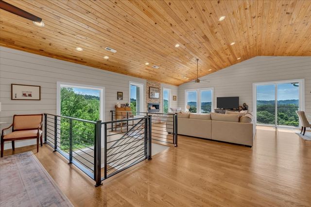 132 Highbridge Dr, Smithville, TN 37166
