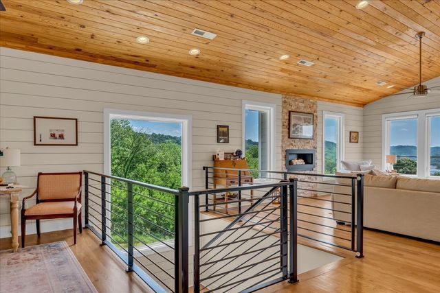 132 Highbridge Dr, Smithville, TN 37166
