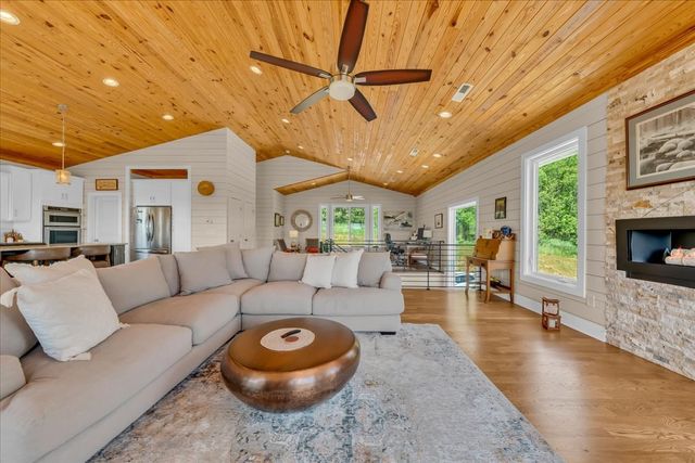 132 Highbridge Dr, Smithville, TN 37166