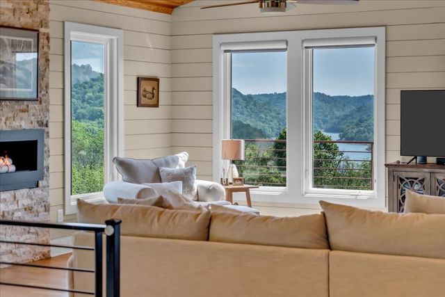 132 Highbridge Dr, Smithville, TN 37166