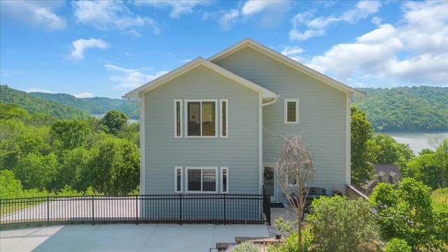 132 Highbridge Dr, Smithville, TN 37166