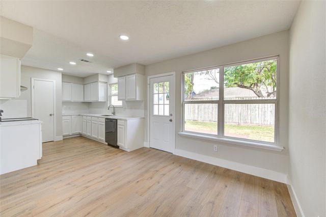 328 Meadow Wood Ct Court, League City, TX 77573