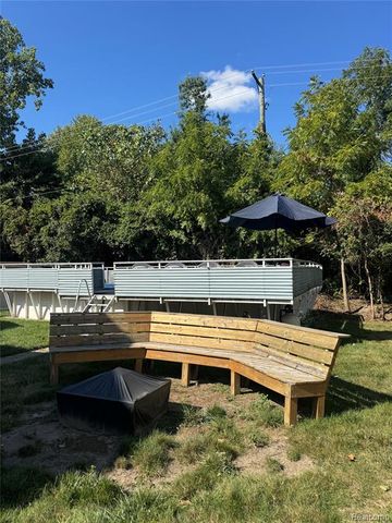 24210 Westpointe Street, Trenton, MI 48183