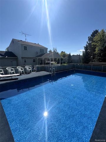 24210 Westpointe Street, Trenton, MI 48183