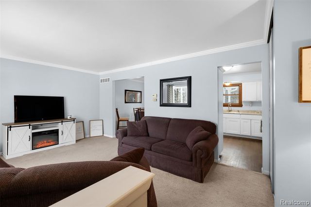 24210 Westpointe Street, Trenton, MI 48183