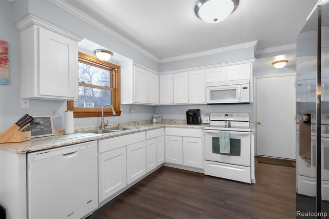 24210 Westpointe Street, Trenton, MI 48183