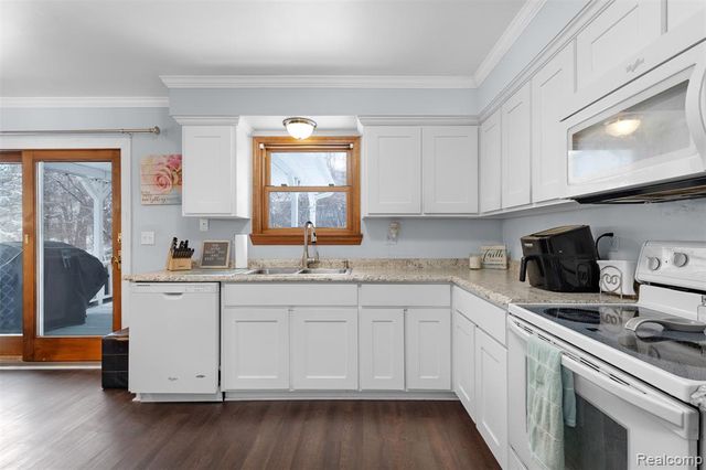 24210 Westpointe Street, Trenton, MI 48183