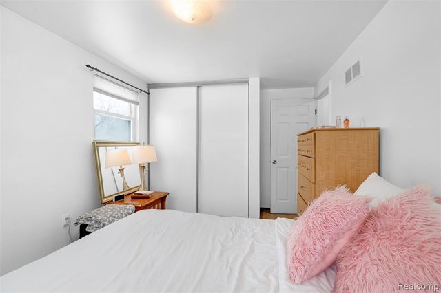 24210 Westpointe Street, Trenton, MI 48183