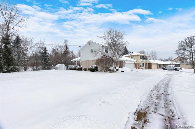 24210 Westpointe Street, Trenton, MI 48183