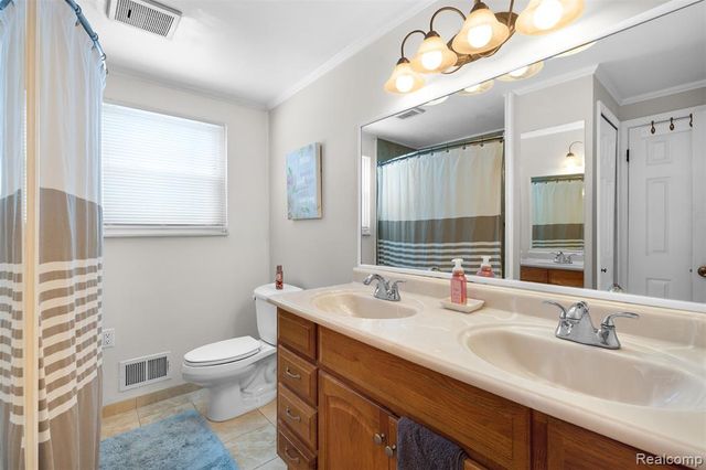 24210 Westpointe Street, Trenton, MI 48183