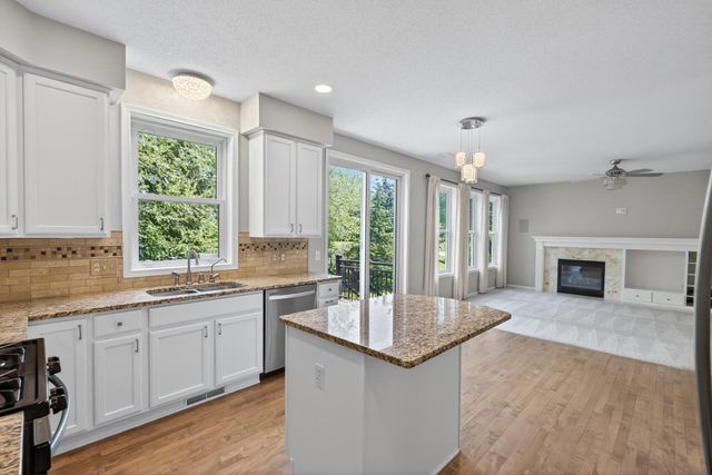 18005 45th Avenue N, Plymouth, MN 55446