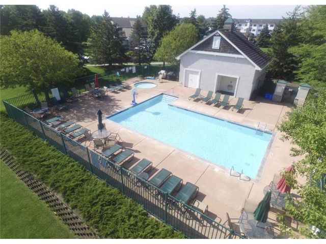 18005 45th Avenue N, Plymouth, MN 55446