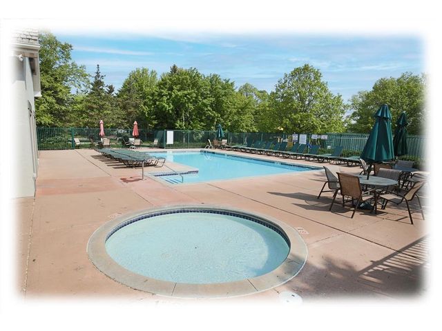 18005 45th Avenue N, Plymouth, MN 55446