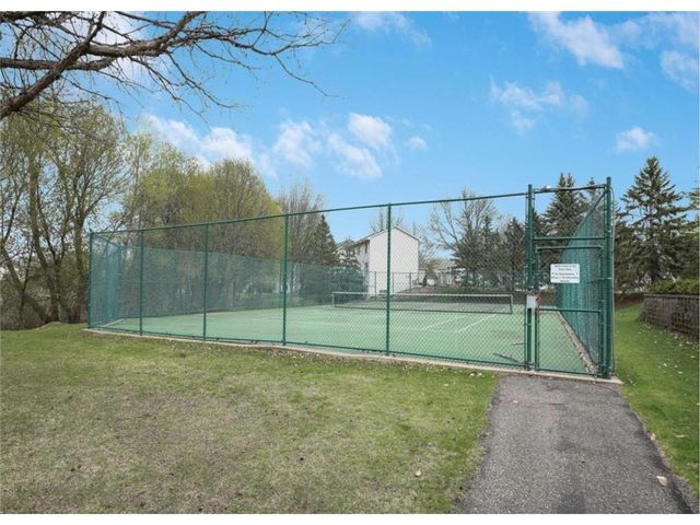 18005 45th Avenue N, Plymouth, MN 55446