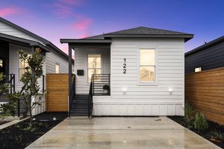 122 E 31st 1/2 Street, Houston, TX 77018