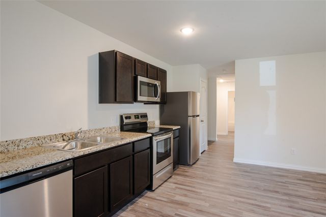 217 E 12th Street B, Bonham, TX 75418