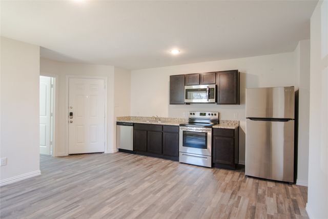 217 E 12th Street B, Bonham, TX 75418