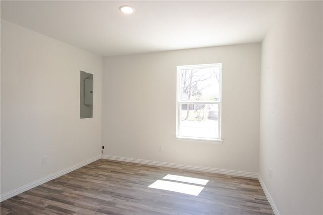 217 E 12th Street B, Bonham, TX 75418