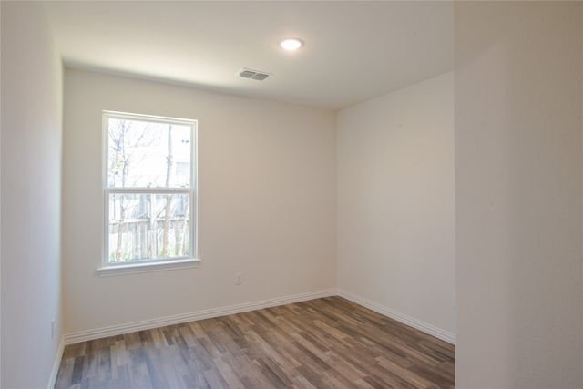 217 E 12th Street B, Bonham, TX 75418