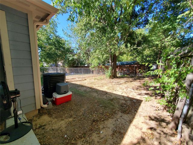 217 E 12th Street B, Bonham, TX 75418