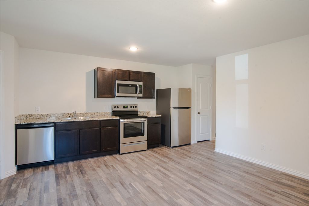 217 E 12th Street B, Bonham, TX 75418