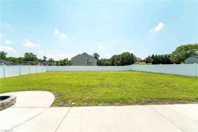 438 Bald Cypress Drive, Winston-salem, NC 27127
