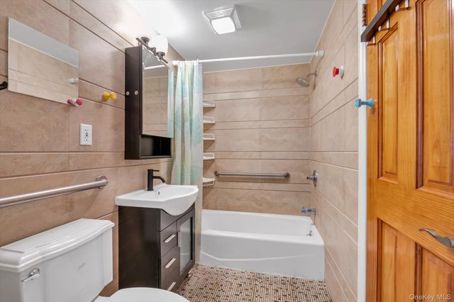 8510 Elmhurst Avenue 5A, Elmhurst, NY 11373