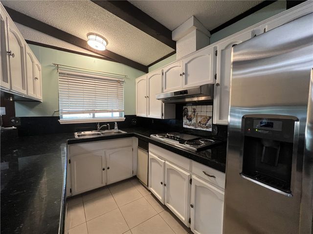 1021 Nile Dr, Corpus Christi, TX 78412