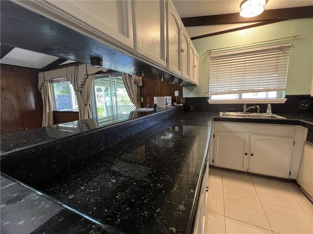 1021 Nile Dr, Corpus Christi, TX 78412