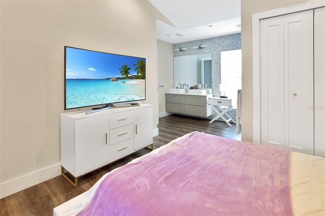 2054 ROSELAWN STREET, Sarasota, FL 34231