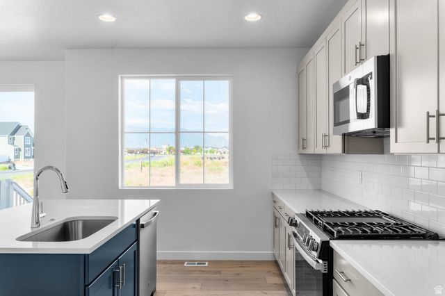 2286 N HOODED CRANE DR, Clinton, UT 84015