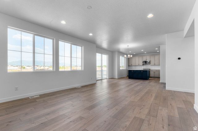 2286 N HOODED CRANE DR, Clinton, UT 84015