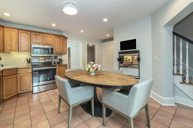81 Huntington Road, Garden City, NY 11530