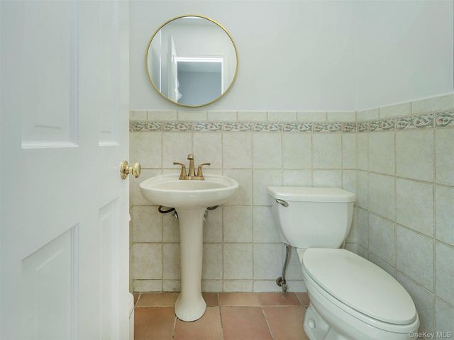 81 Huntington Road, Garden City, NY 11530