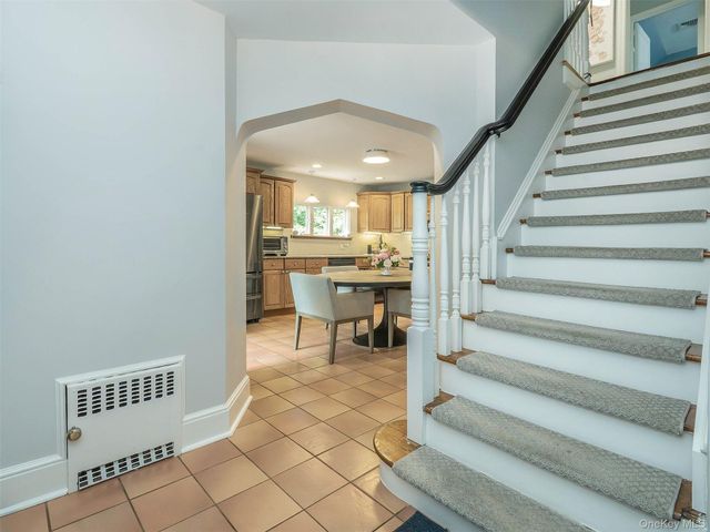 81 Huntington Road, Garden City, NY 11530