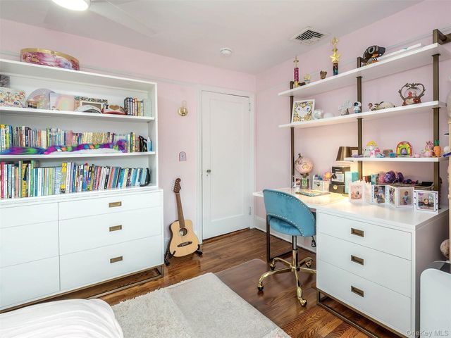 81 Huntington Road, Garden City, NY 11530