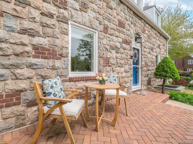 81 Huntington Road, Garden City, NY 11530