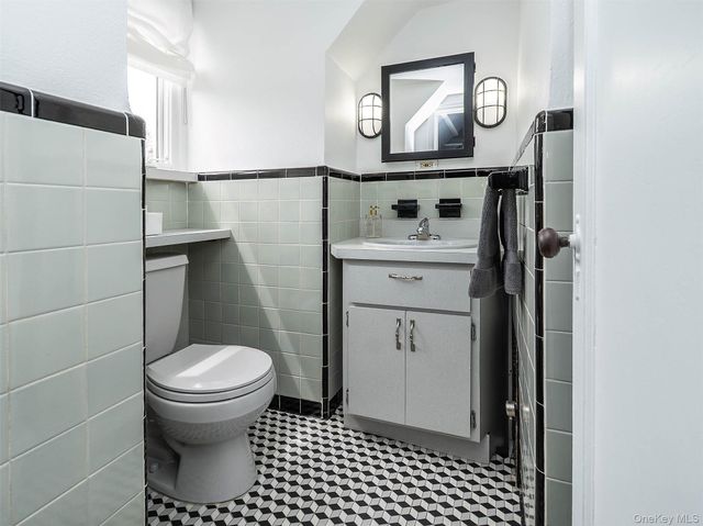 81 Huntington Road, Garden City, NY 11530
