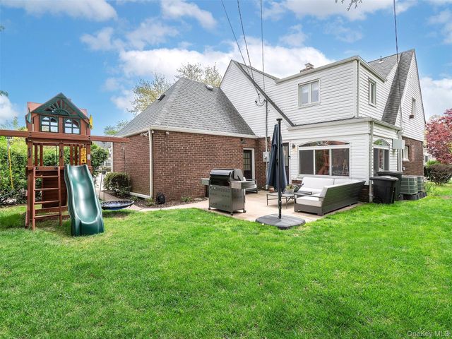 81 Huntington Road, Garden City, NY 11530