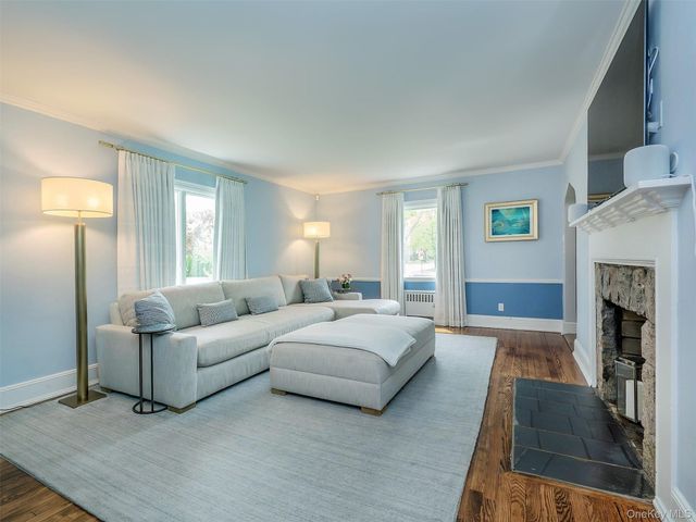 81 Huntington Road, Garden City, NY 11530