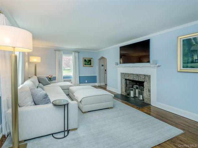 81 Huntington Road, Garden City, NY 11530