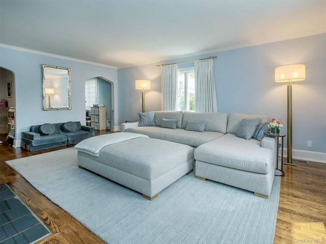 81 Huntington Road, Garden City, NY 11530