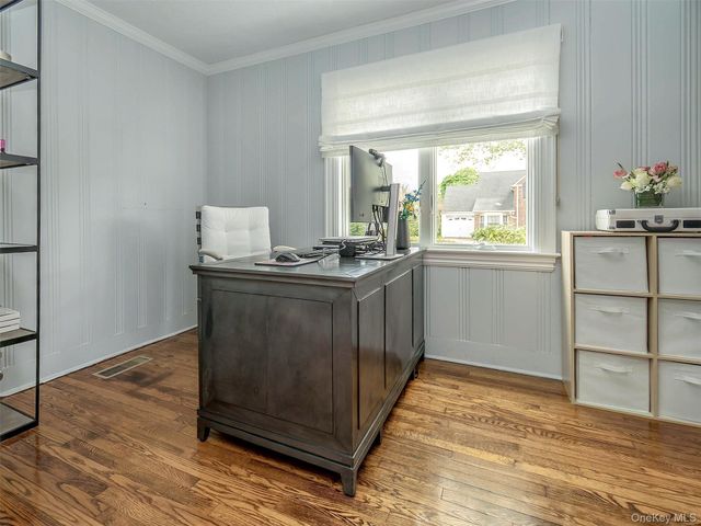 81 Huntington Road, Garden City, NY 11530