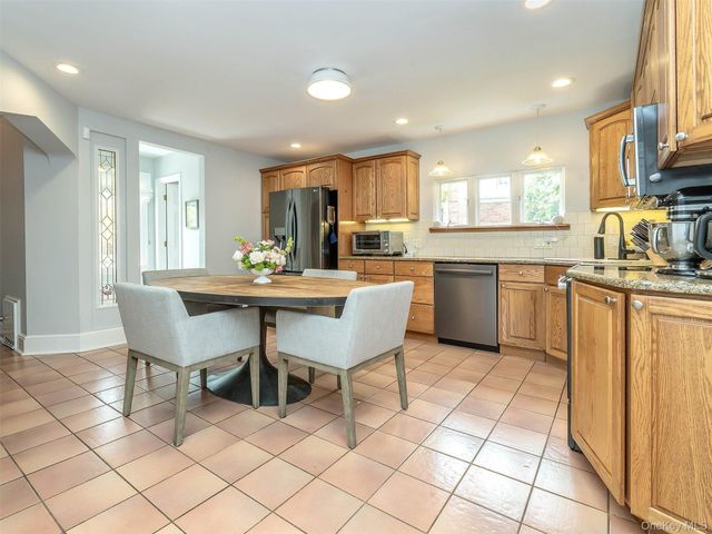 81 Huntington Road, Garden City, NY 11530