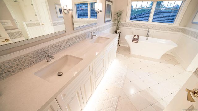 516 Whisper Wind Dr, Encinitas, CA 92024