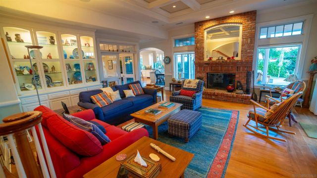 516 Whisper Wind Dr, Encinitas, CA 92024