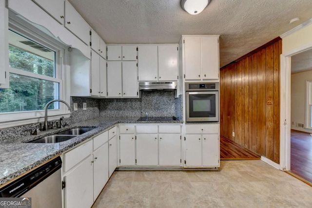 1138 Woodland Circle, Lawrenceville, GA 30043